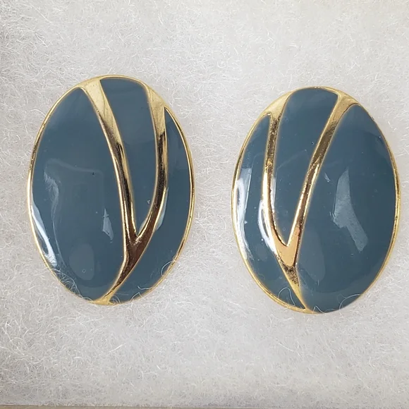 Vintage Green and Gold Cloisonnè Oval Shaped Earrings - Pierced - Picture 5 of 10